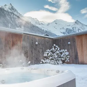 Au Bon Coin - Luxury Hidden Haven, Mont Blanc View, Hot Tub And Garden Apartment